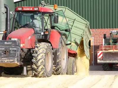 CCM-Einlagerung im Fahrsilo