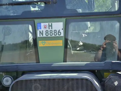 Ger&auml;tetr&auml;ger mit Logo