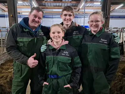 Wilke Harms-Jan&szlig;en mit dem Familienteam Joren, Janne & Jella