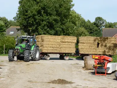 Strohballen einfahren
