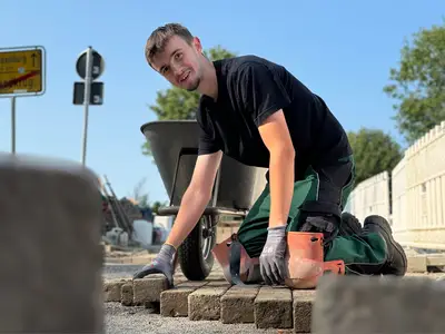 Die Ausbildung umfasst den Pflanzen- und den Baubereich.