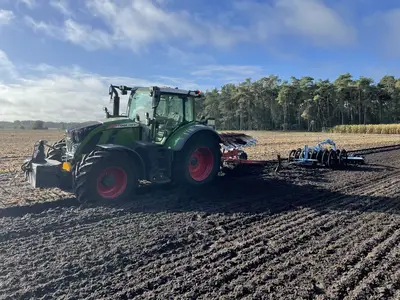 Fendt Vario mit VD-Pflug
