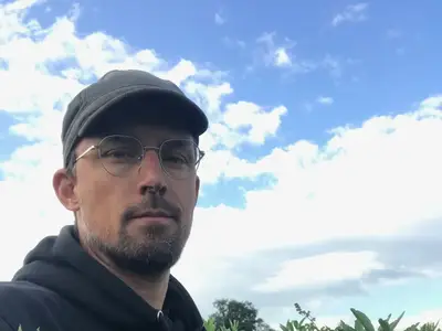 Martin im Ackerbohnenfeld