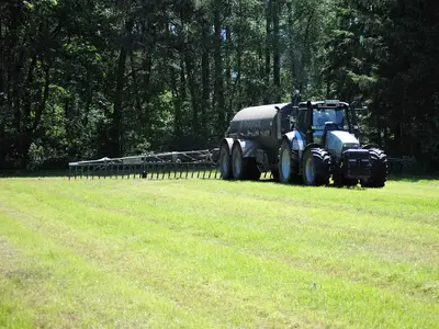 G&uuml;lleausbringung mit Schleppschuh