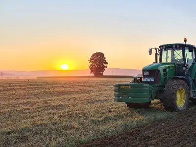 Grubber im Sonnenuntergang