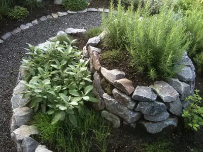 Kr&auml;uterspirale in Trockenmauerbauweise