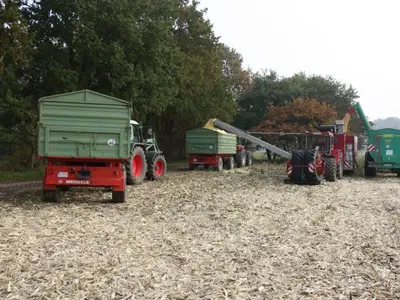 CCM-Ernte mit Mais-Mühle auf dem Feld