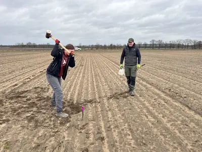 Nmin Proben nehmen im Fr&uuml;hjahr, eine Aufgabe f&uuml;r die Azubis