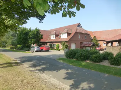 Auffahrt zum Wohnhaus