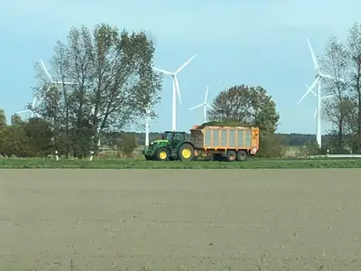 Gras zum Silo fahren