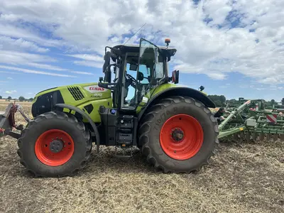 Leihschlepper Claas Axion 870
