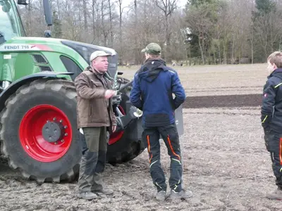 Arbeitsbesprechung mit den Auszubildenden