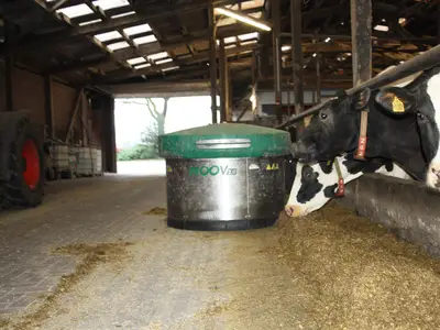 Futterranschieberoboter