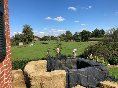 Bau eines Strohballenpools