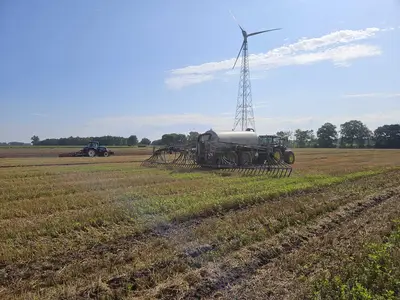 G&uuml;lle ausbringen und einarbeiten
