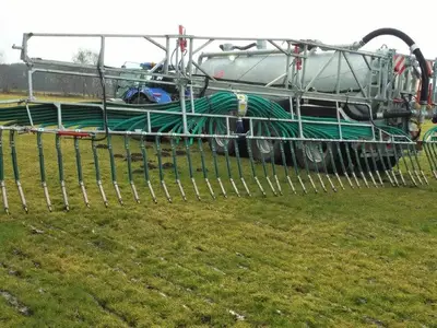 G&uuml;lle fahren mit Schleppschuh