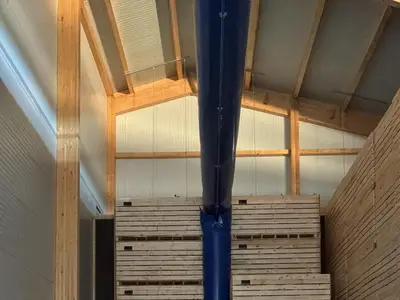 Zwiebelkisten im Lager 