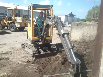Baggerfahren lernst Du bei uns!
