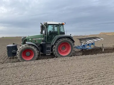 Pfl&uuml;gen zu Kartoffeln