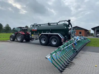 Schlepper und G&uuml;llefass