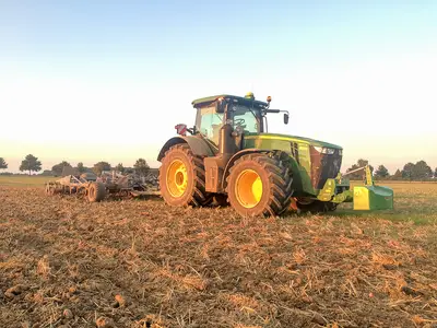 Stoppelbearbeitung K&ouml;ckerling Vector Johne Deere 8R