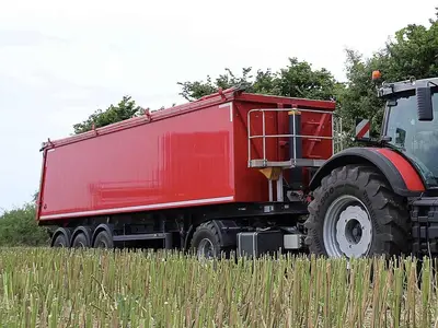 MF 8737 mit Mulde 