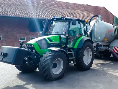 G&uuml;llefa&szlig; mit Schleppschlauchverteiler