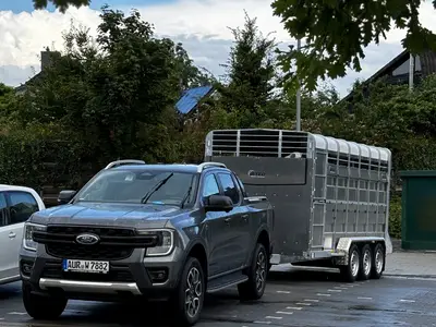 Ranger mit Viehwagen