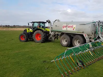 G&uuml;llefass mit Schleppschuhverteiler