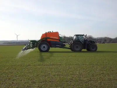 Pflanzenschutz mit der Amazone UX 6201