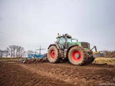 930 mit Lemken Grubber
