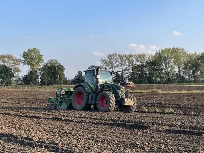 Fendt 516 mit Drillkombination