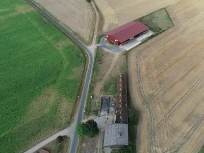 Schweinestall und Kartoffellagerhalle am Dorfrand und Au&szlig;enbereich