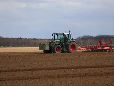 Grubbern vor der Gerstenaussaat