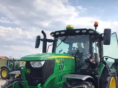 John Deere 6175