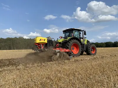 Zwischenfrucht s&auml;en mit Telleregge und APV Streuer