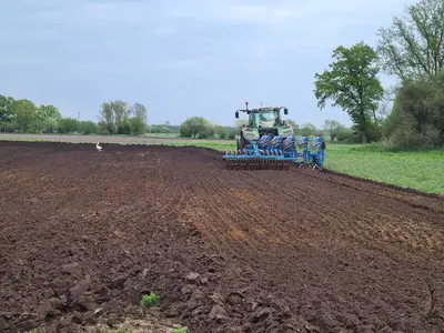 Pfl&uuml;gen vor dem Kartoffeln Pflanzen 