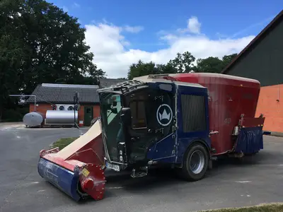 Selbstfahrender Futtermischwagen