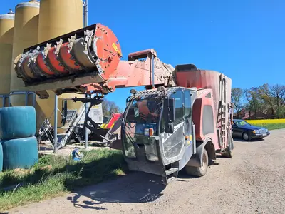 17 m&sup3; Futtermischwagen