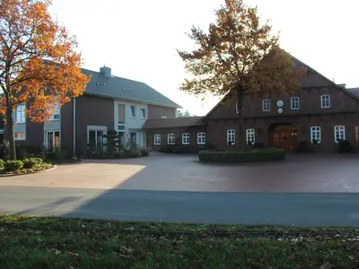 Wohnhaus und B&uuml;rogeb&auml;ude