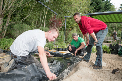 Lehrbaustelle der Überbetrieblichen Ausbildung Gartenbau im Park der Gärten ist umgestaltet und wetterfest ausgerüstet worden